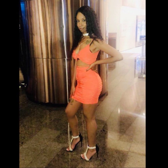 BEAUTIFUL ORANGE BODYCON DRESS - Picture 3 of 3